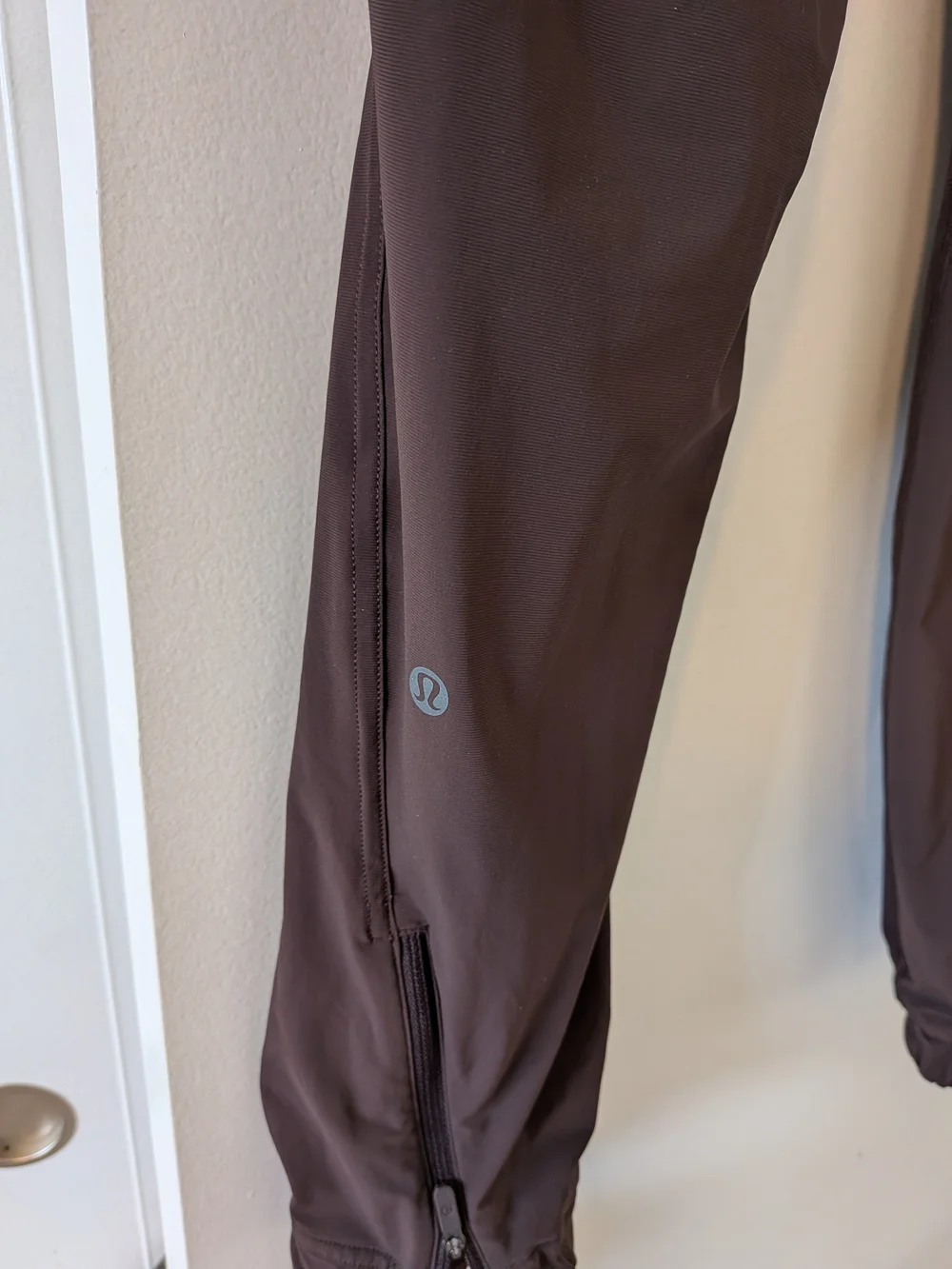 lululemon athletic Women's Dark Brown Jogger Pants